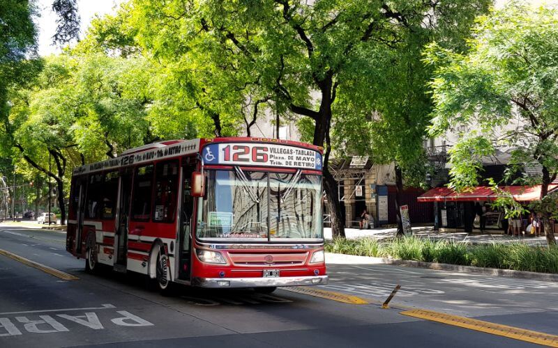 How to get from Jorge Newbery Airport to Ministro Pistarini (EZE) Airport?
