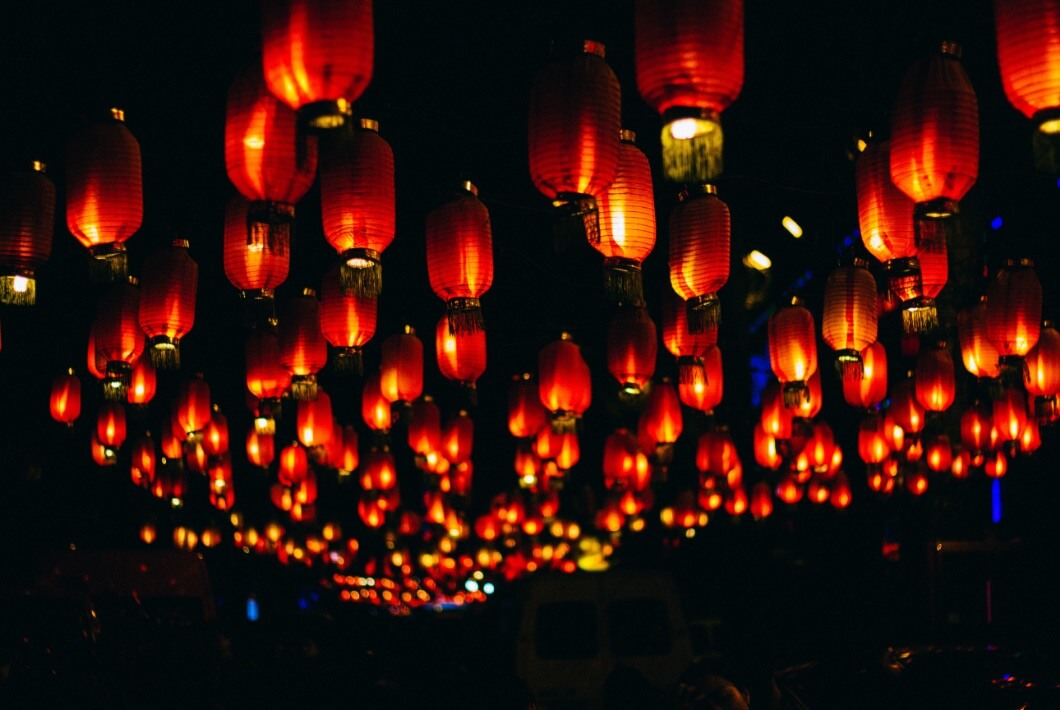 jumbo chinese paper lantern        
        <figure class=