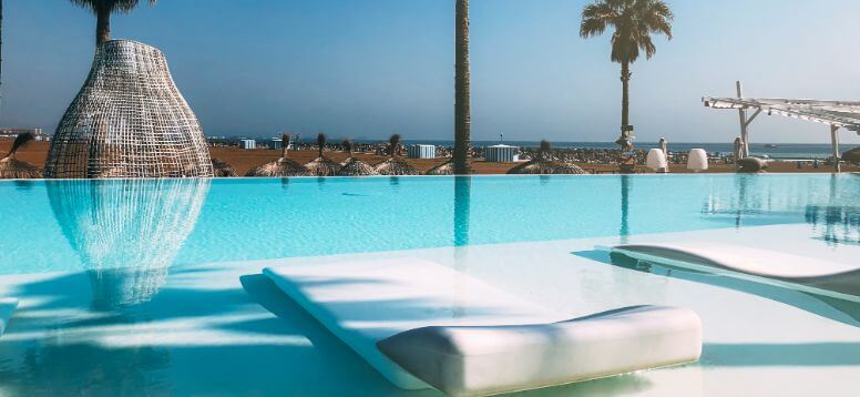 17 Best Beach Clubs in Dubai