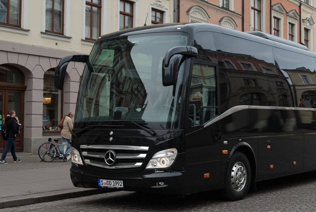 Noleggio autobus di lusso con autista all'aeroporto di Phnom Penh di Techo