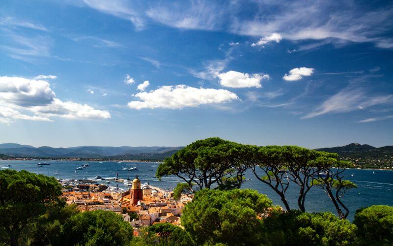 How to get from Toulon Hyeres Airport to St Tropez?