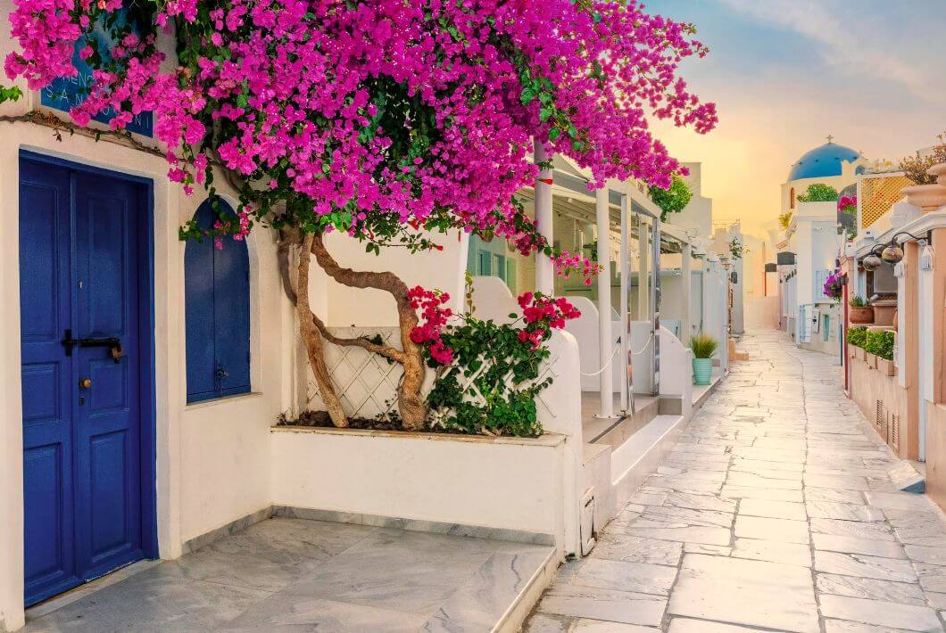 Santorini - La via di Oia al mattino