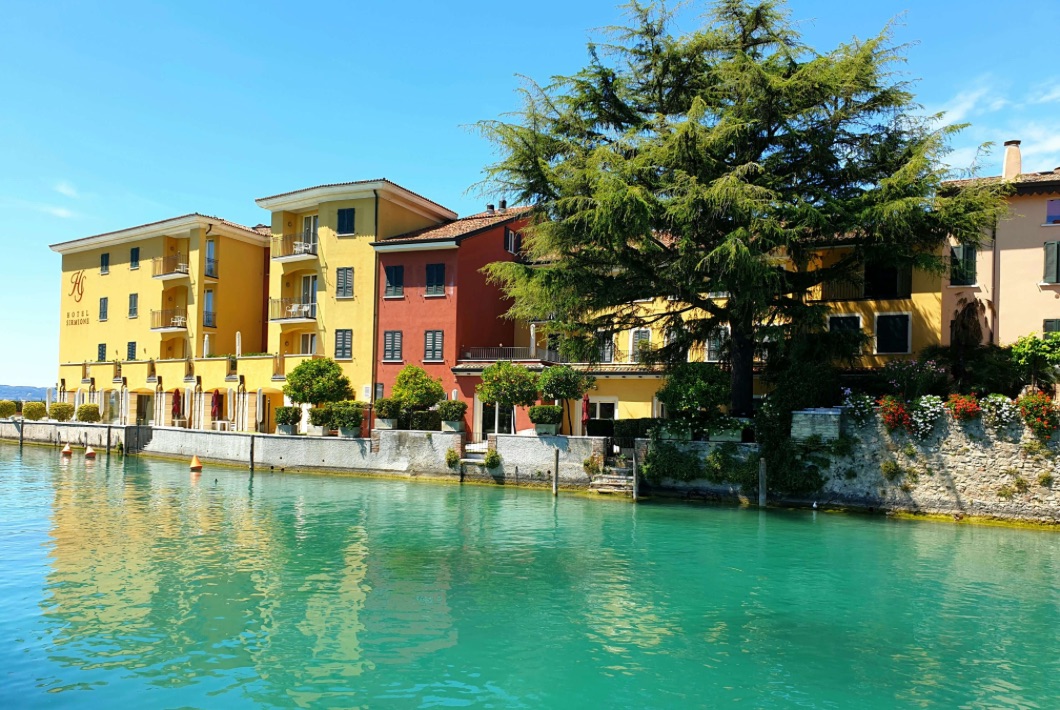 Photo by herve saramito via Unsplash