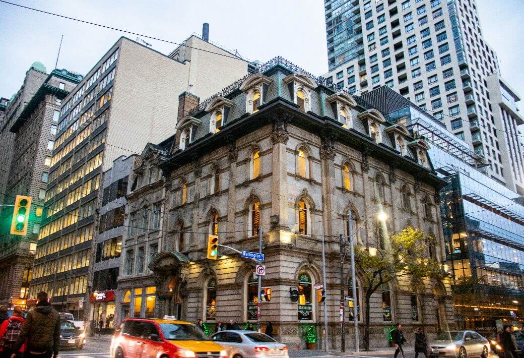 Photo by Rosy H Nguyen on Unsplash