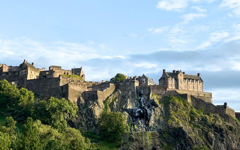 How to Spend 24 Hours in Edinburgh?