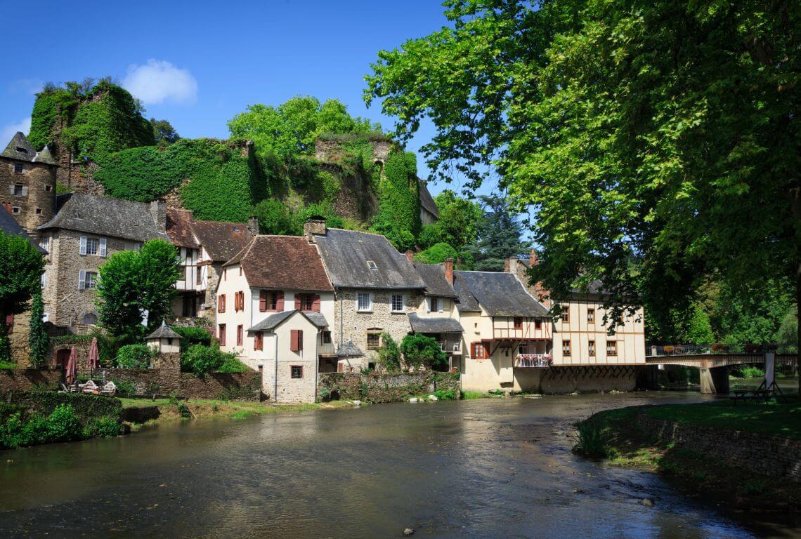 beautiful-small-towns-you-should-visit-in-france-culture-tourist