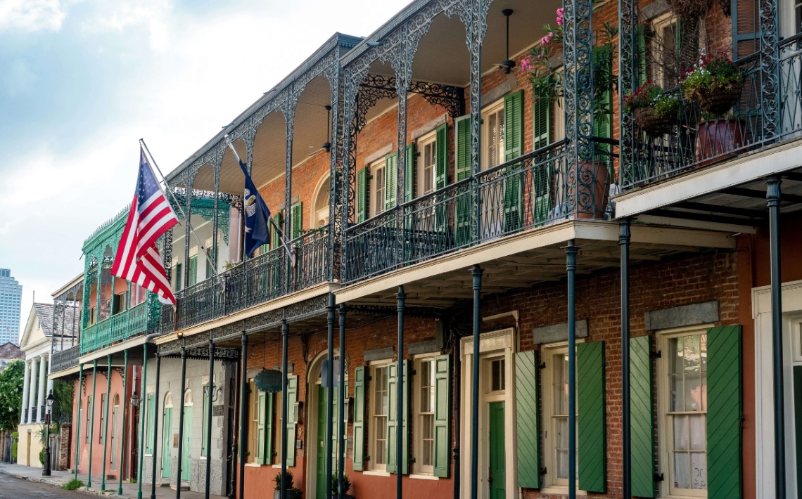 shuttle service from new orleans airport to french quarter